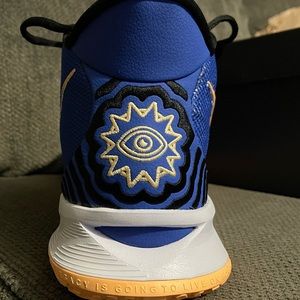 Meet your Posher, Emilo